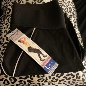 Slims~Black & White Leggings-Size Large (14-16)